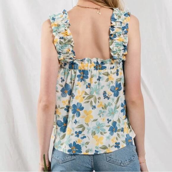NWT Ruched Strap Floral Top Size Medium - Picture 3 of 7